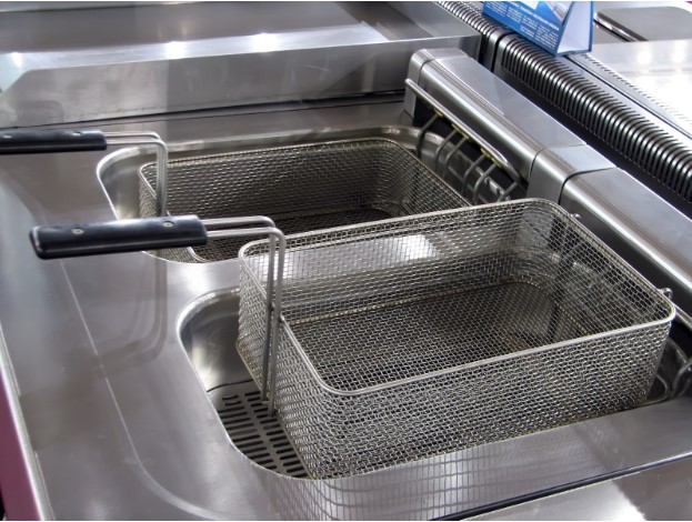 Fryer Care 101: How Often to Clean Your Commercial Deep Fryer