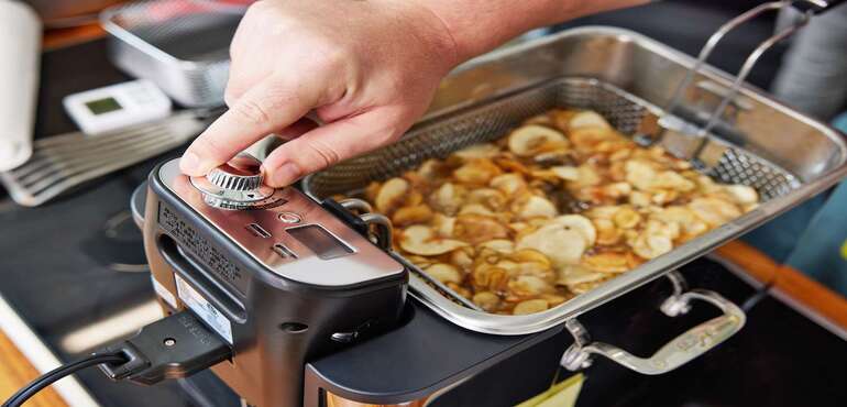 Why Benchtop Electric Fryers Are Perfect for Small Commercial Kitchens? 