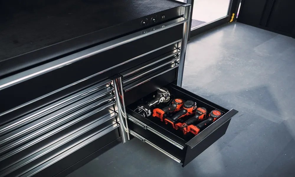 Workbench with drawers