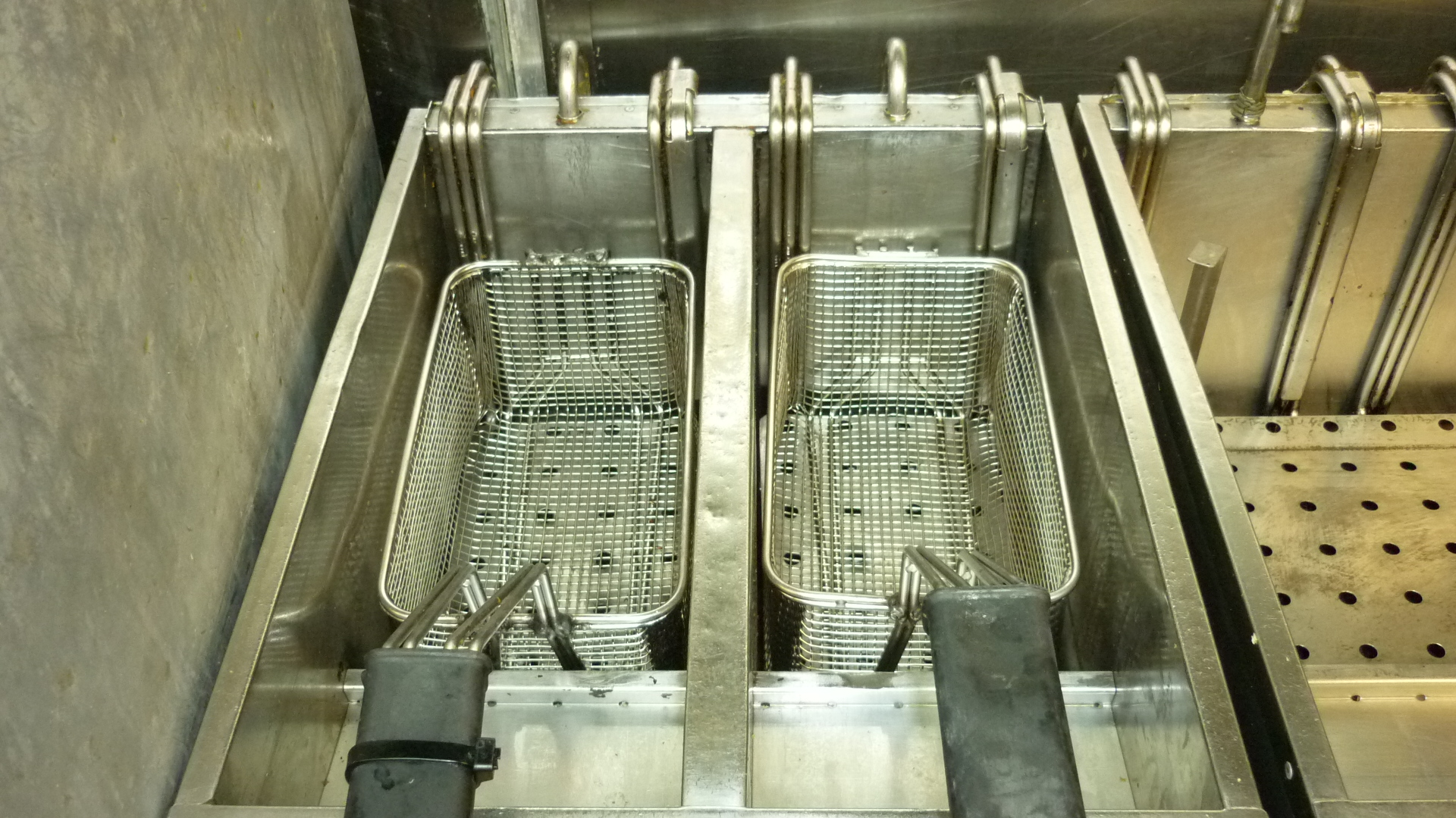 How to Prevent Carbon Buildup in Your Fryer for Better Performance? 