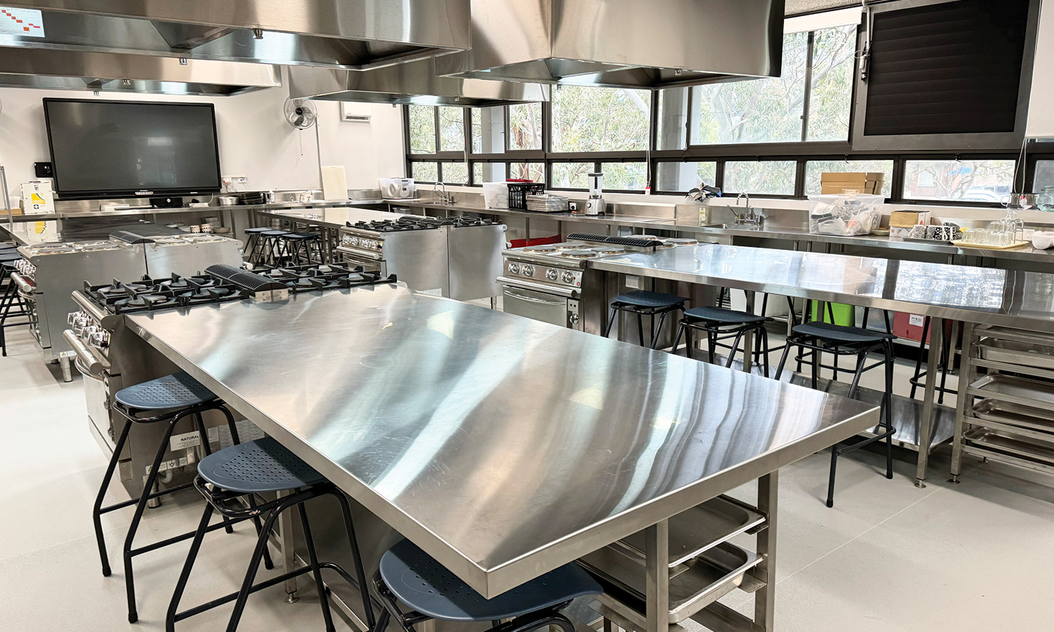How Stainless Steel Benches Can Transform Your Kitchen?