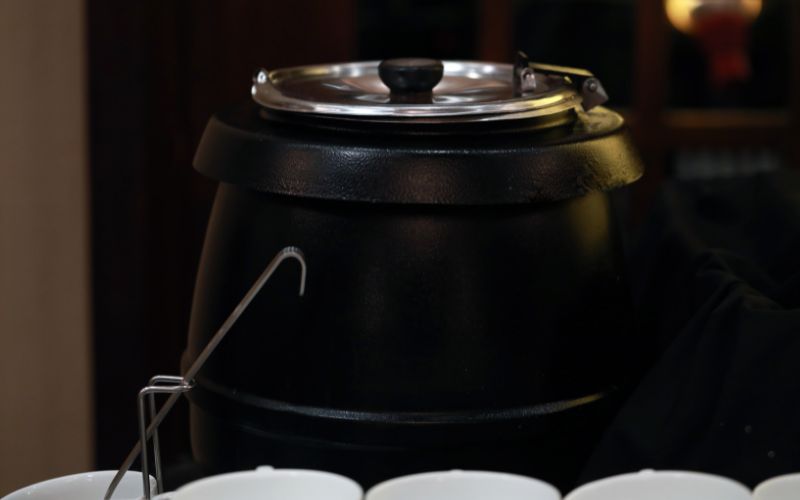black soup kettle